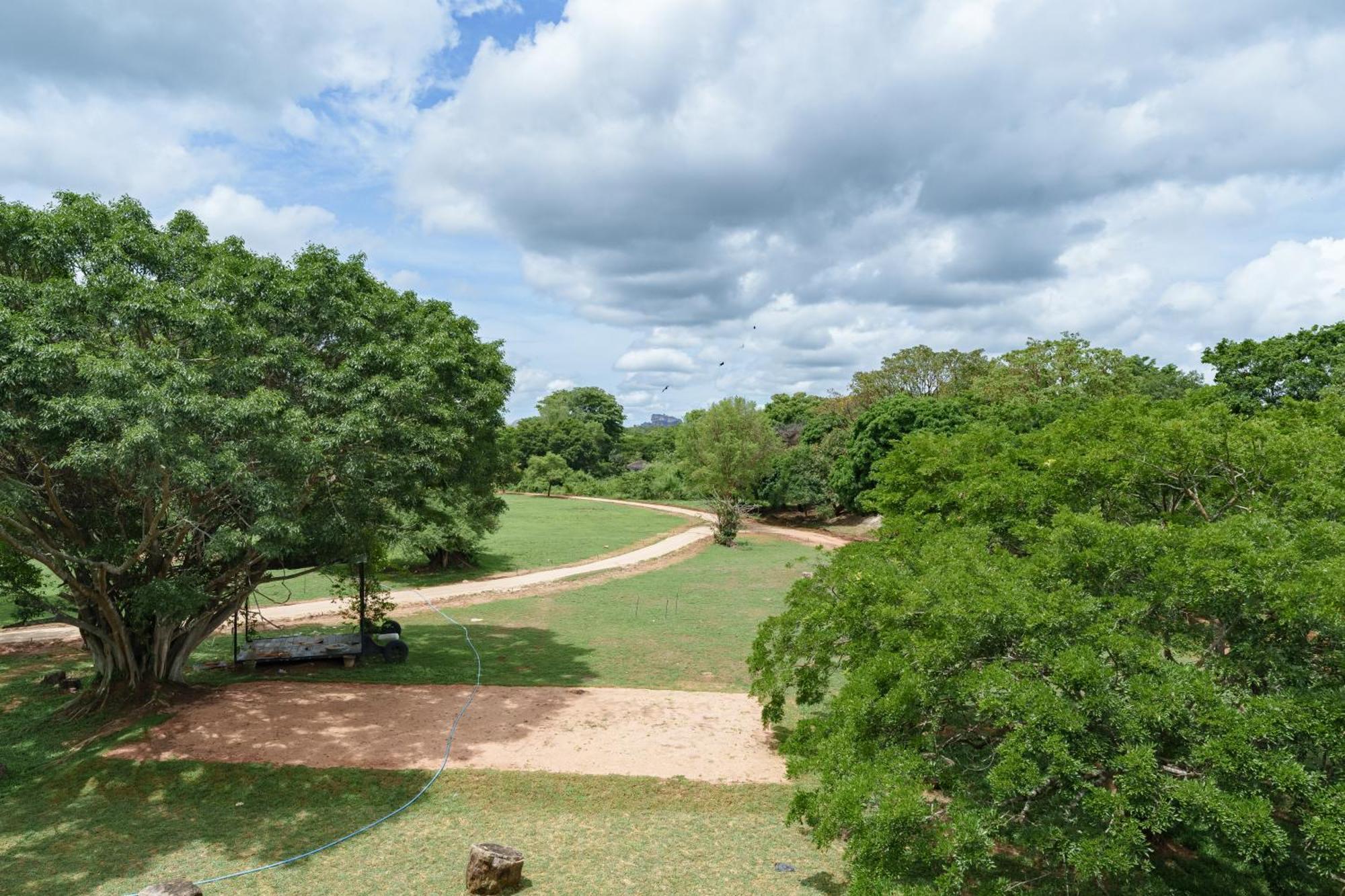 Ayugiri Ayurveda Wellness Resort Sigiriya Exterior foto